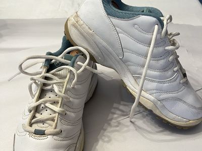 Nike Women's White Synthetic Athletic Shoes - Size 7.5 US