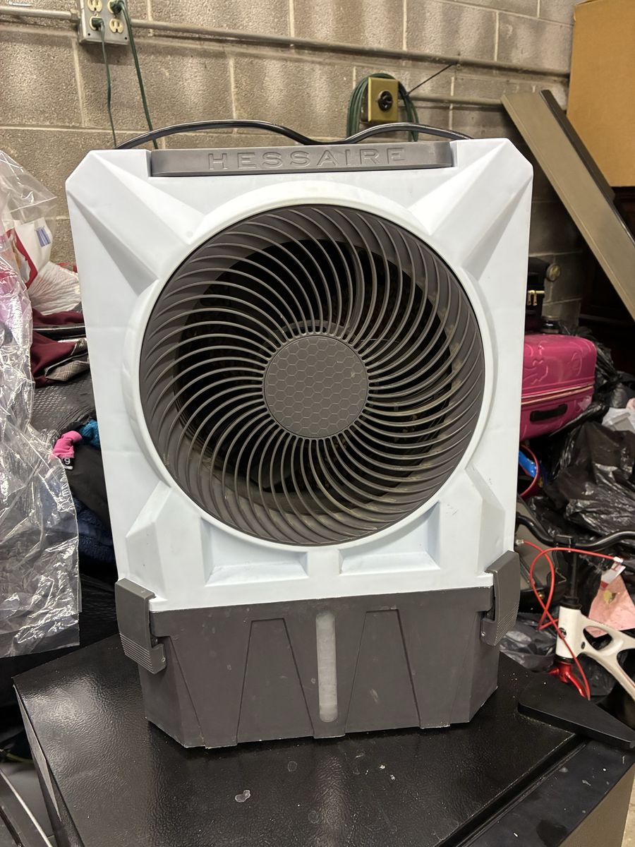 Hessaire Portable Evaporative Cooler/Swamp Fan - Gray/White