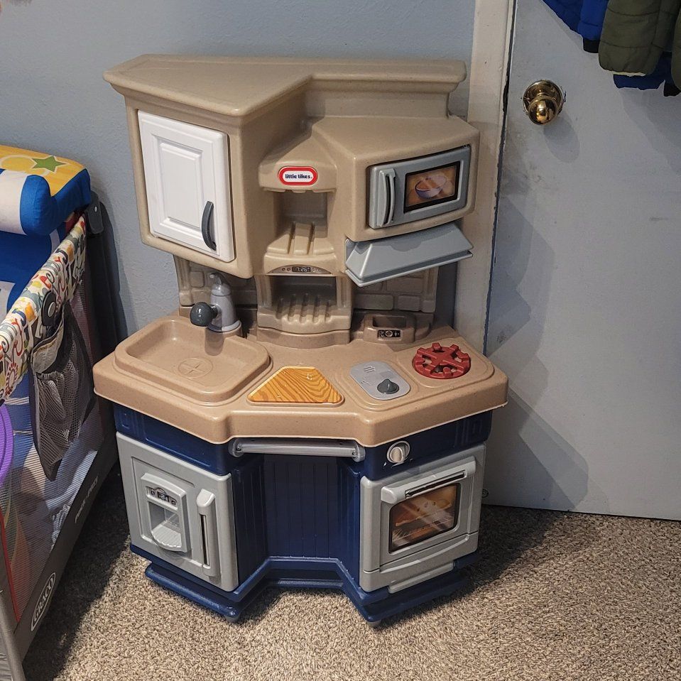 Little Tykes play kitchen