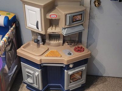 Little Tykes play kitchen