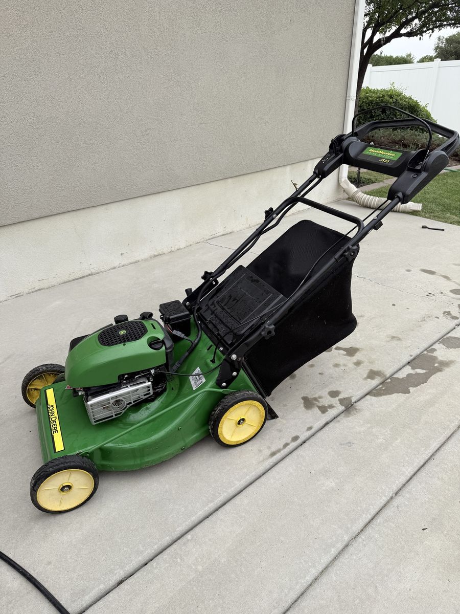 John Deere JS35 MowMentum Self-Propelled Walk-Behind Gas Lawn Mower with Bagger