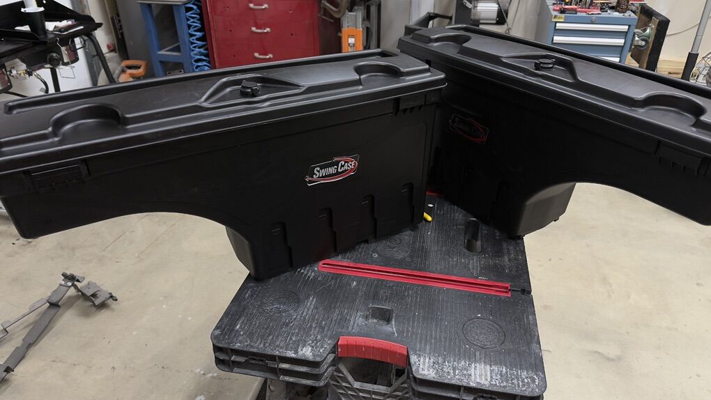 Jeep Gladiator - Swing Case Pair