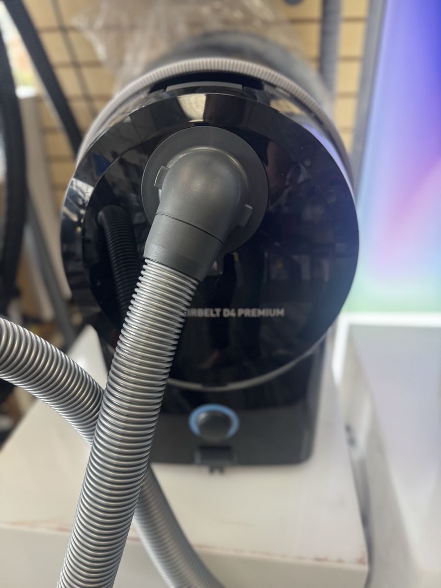 Sebo Airbelt D4 Premium Canister Vacuum Cleaner, Black - Excellent Condition - Demo unit - only 1 vacuum at this price