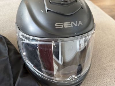 Sena Momentum Smart Motorcycle Helmet Matte Black Size Medium DOT Certified