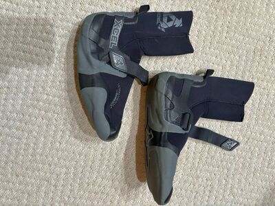 XCEL Unisex Drylock Round Toe Surf Bootie - size 6