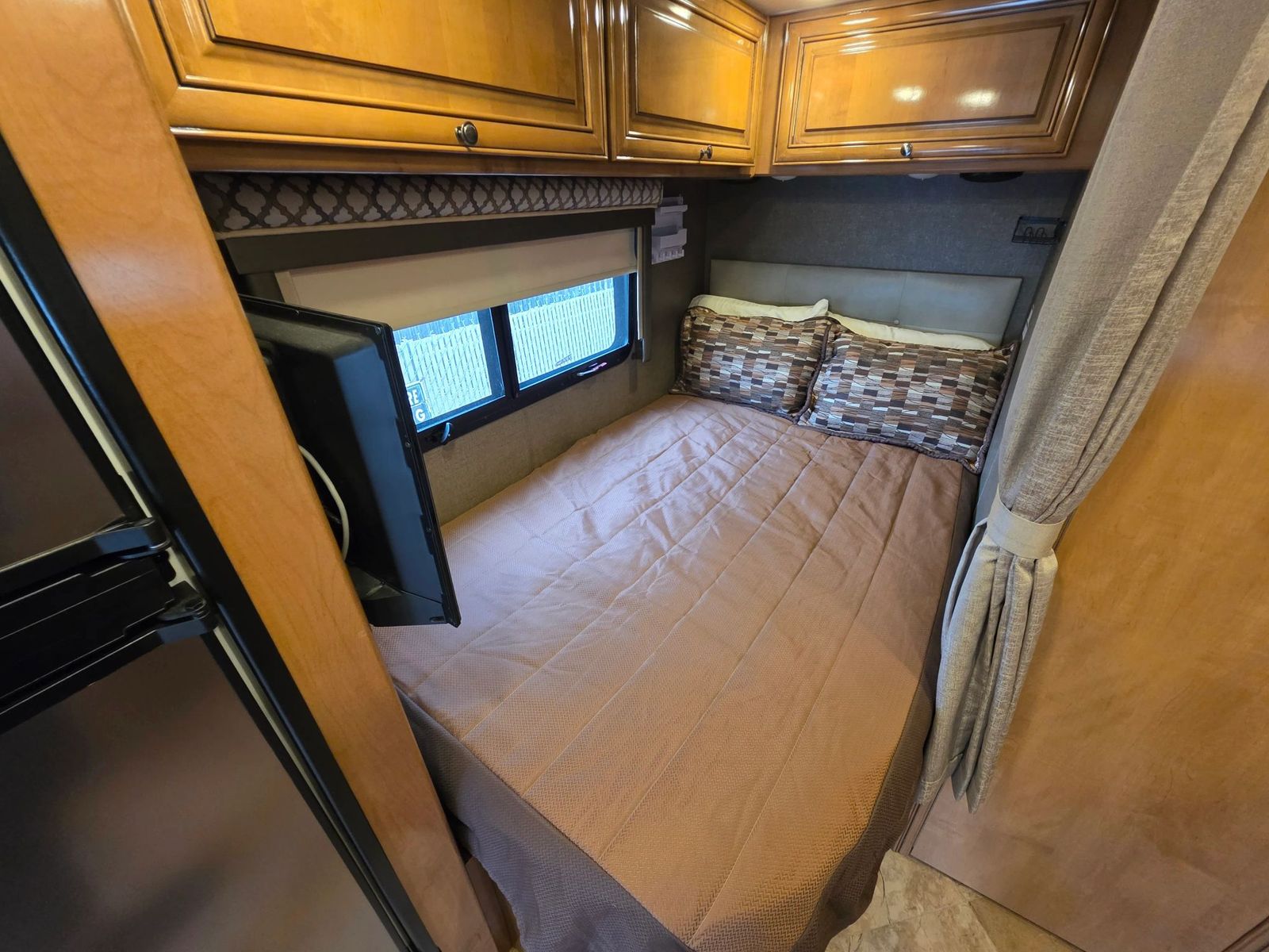 Main image 15