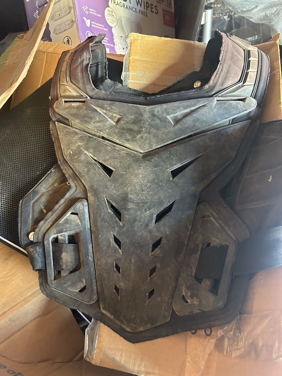 Protection vest for riding