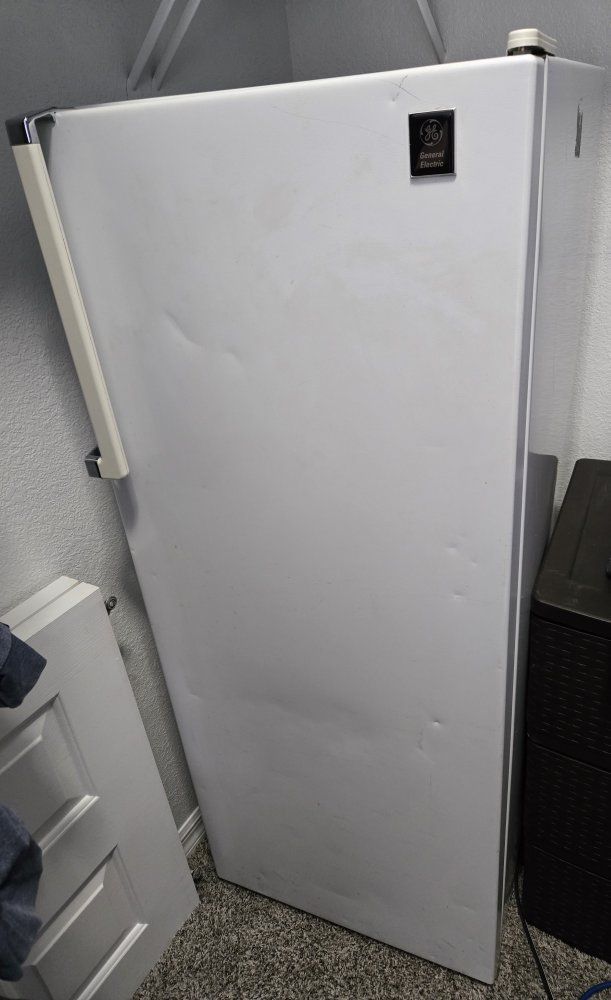 GE Upright freezer 9 cubic feet