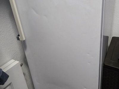 GE Upright freezer 9 cubic feet