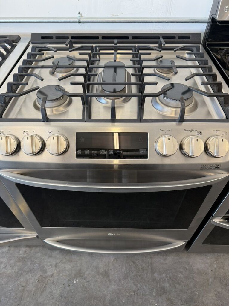 LG Slide-In Gas Range Great.! Condition.!
