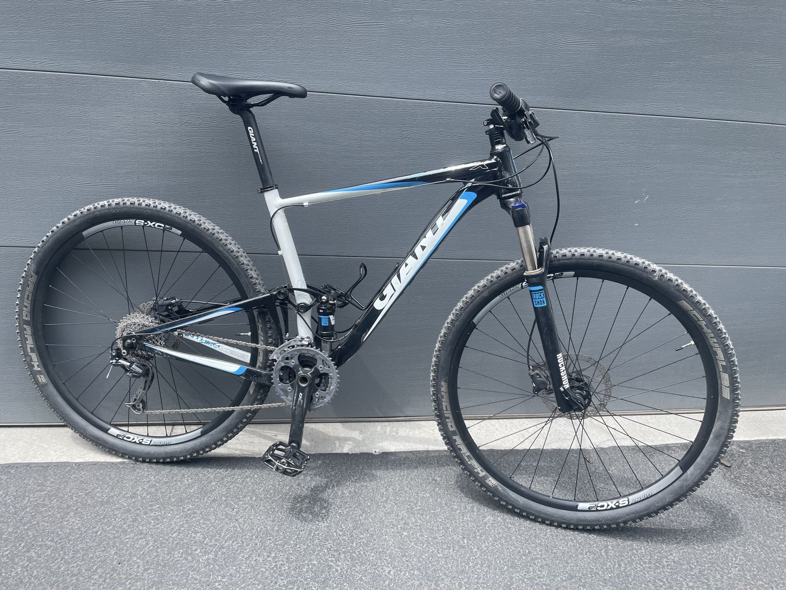 Large Giant Anthem X 29er Mountain Bike - Full Suspension, RockShox, Schwalbe Tires
