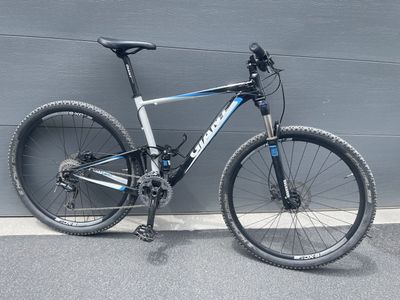 Large Giant Anthem X 29er Mountain Bike - Full Suspension, RockShox, Schwalbe Tires