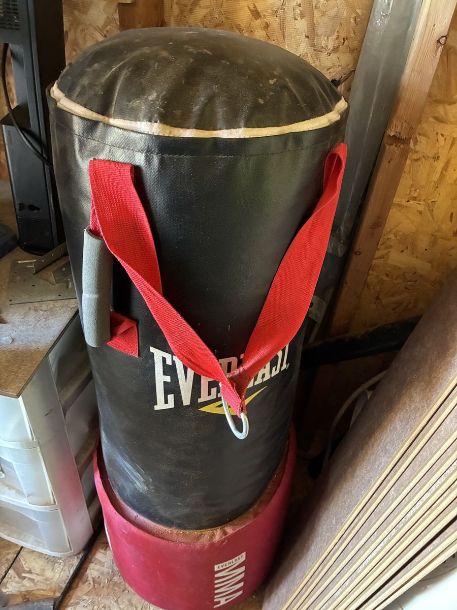 Everlast MMA Heavy Punching Bag with Stand - Excellent Condition