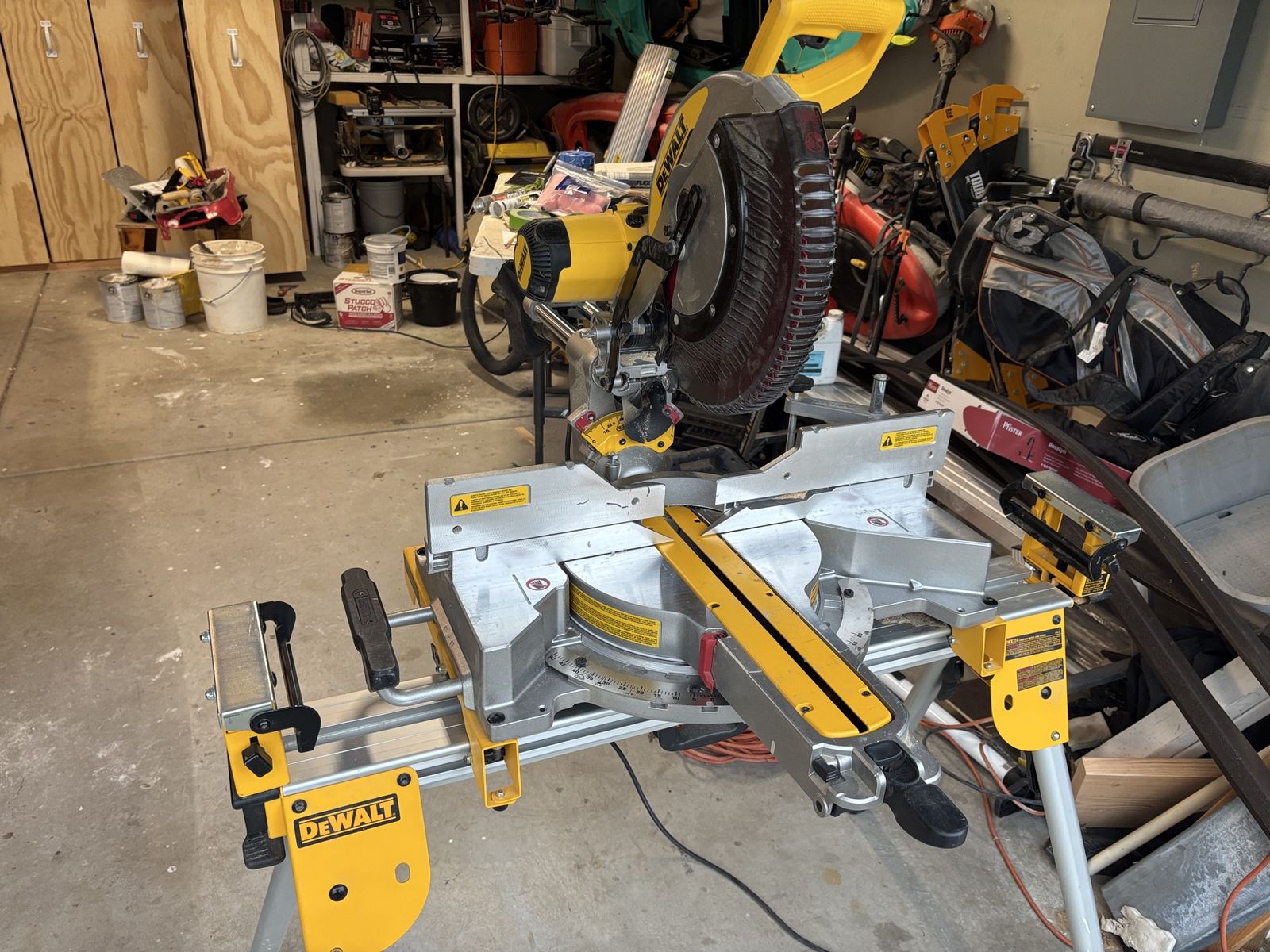Dewalt 12” Sliding Compound Miter Saw w/ Heavy Duty Stand and Shadow Light