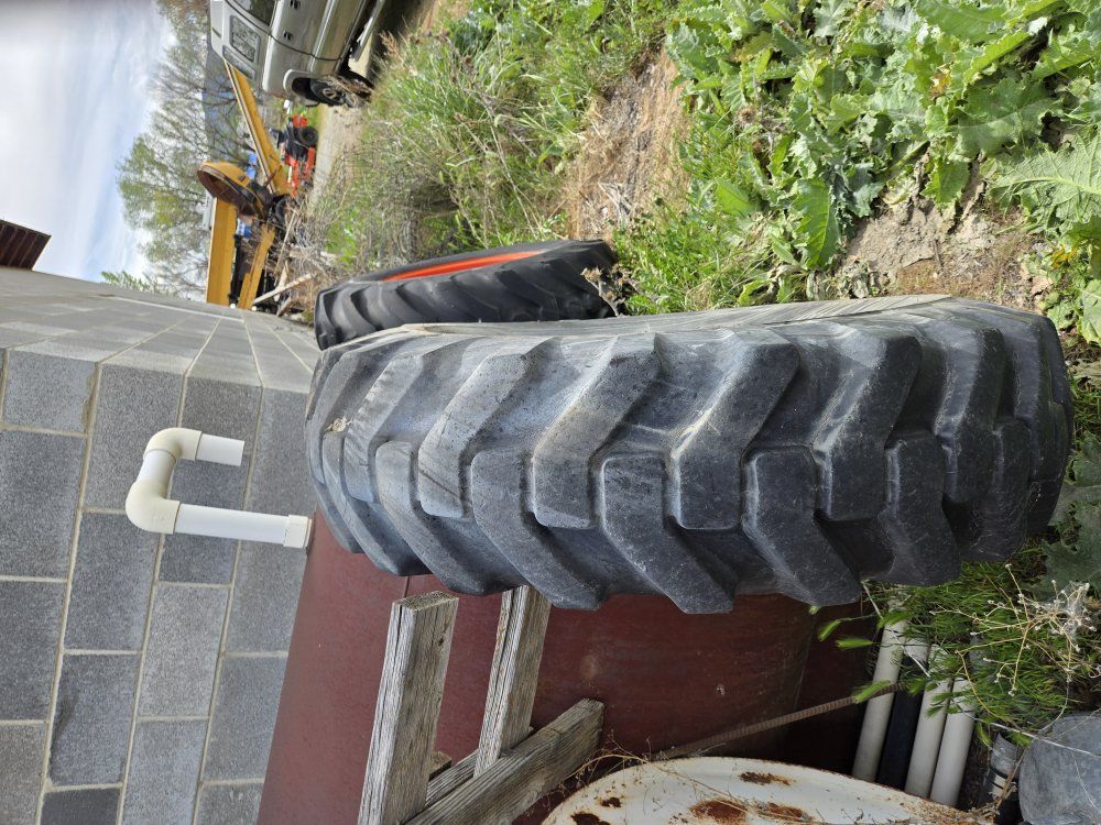 Grader tire