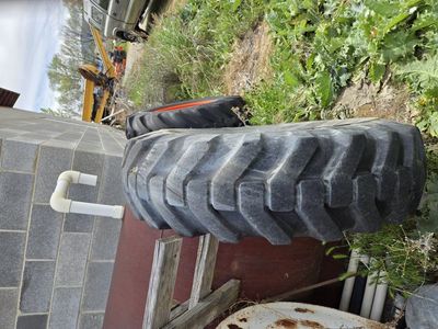 Grader tire