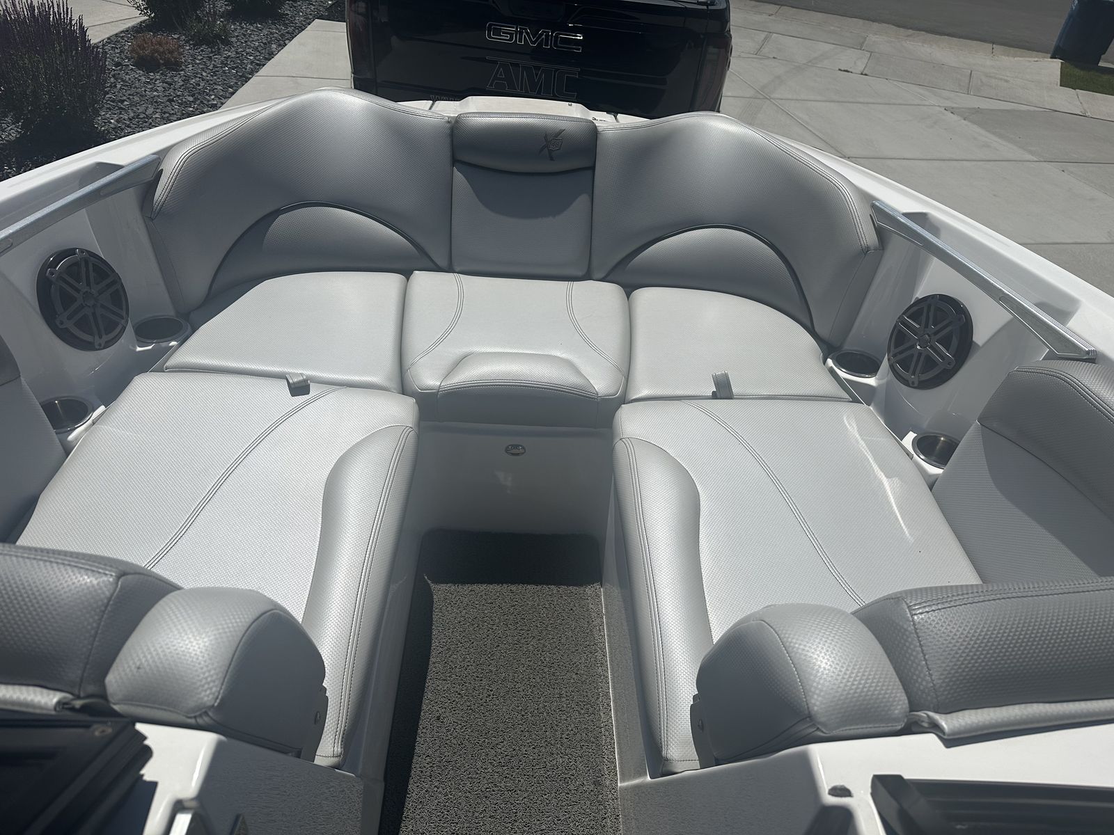 Main image 6