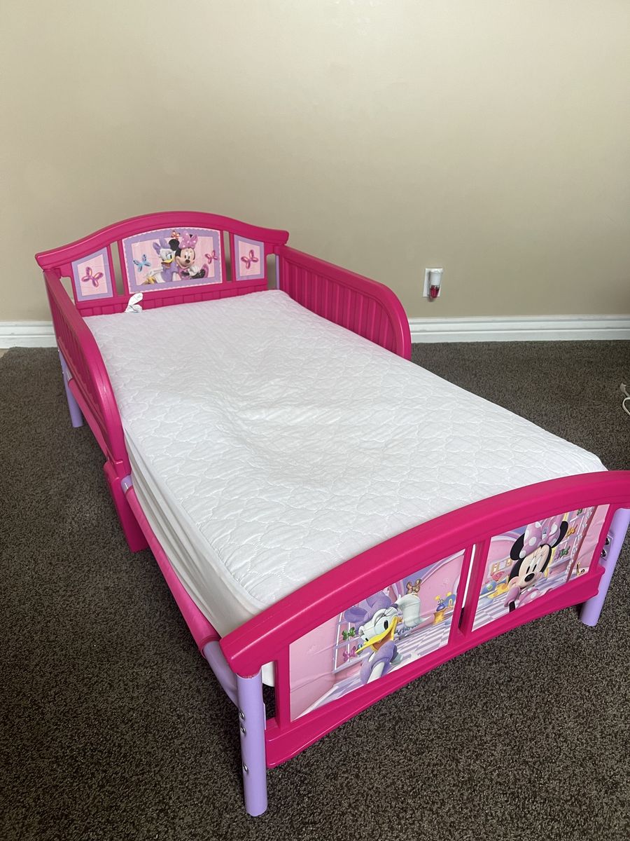 Minnie Mouse Toddler Bed with Mattress