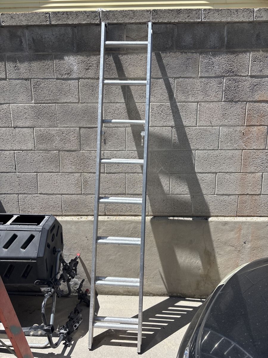 Aluminum extension ladder - 9-16 ft