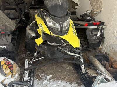 Skidoo 850 Wrecked Will Part Out