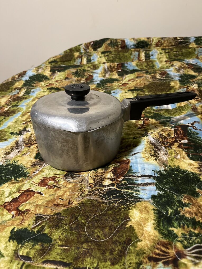 Magnalite 2qt aluminum Pot