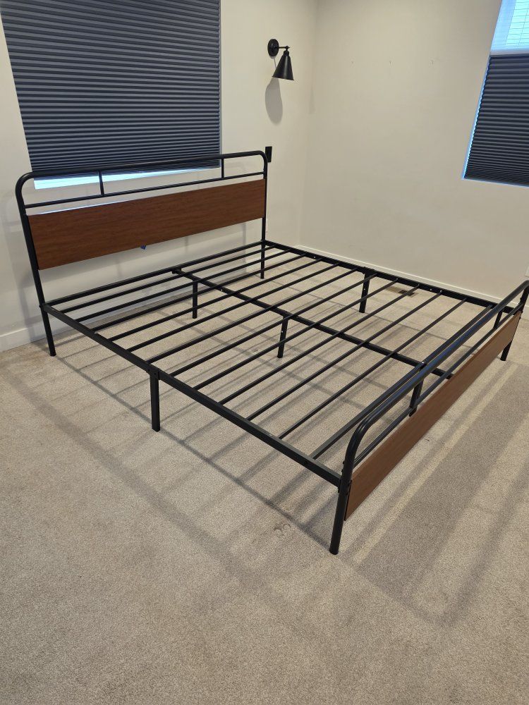 Metal/Walnut King Size Bedframe