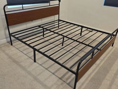 Metal/Walnut King Size Bedframe