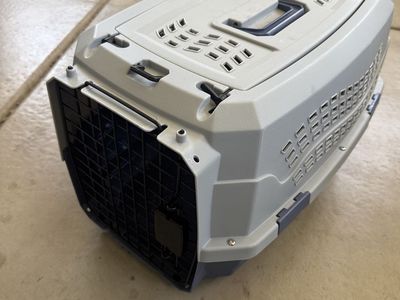 Dog - pet carrier crate