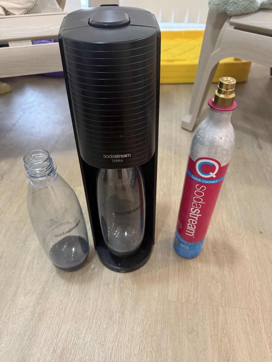 SodaStream Terra + CO₂ cylinder + 2 bottles (missing lids)