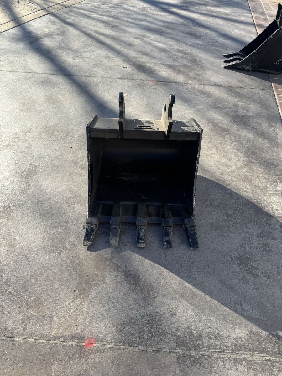 Main image 6