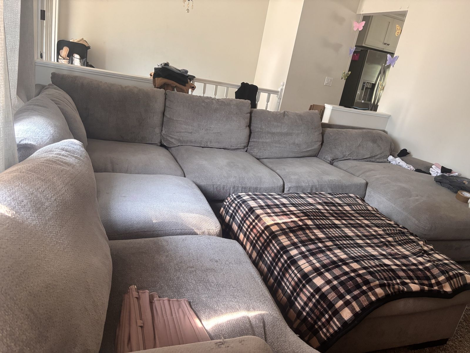Spacious Gray Sectional Sofa - Comfortable L-Shape Couch with Ottoman