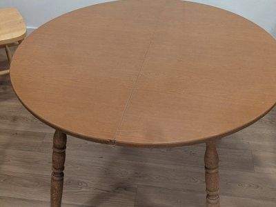 Wooden Extendable Oval Dining Table with Removable Leaf