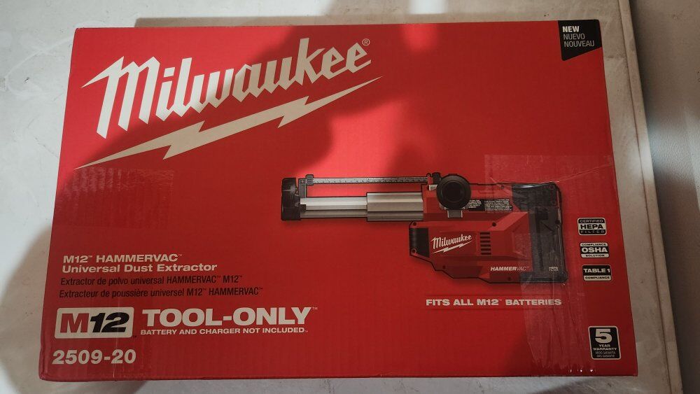 Milwaukee M-12 universal hammer vacuum