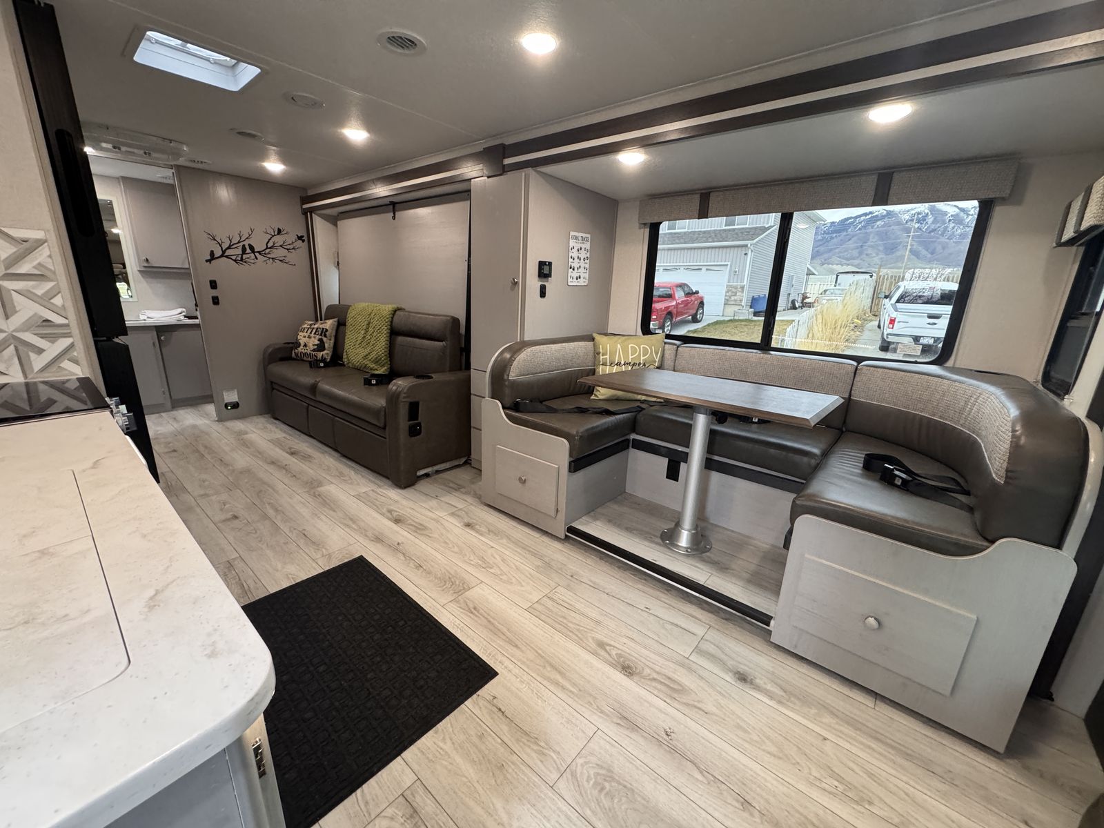 NEW Coachmen 26MB Motorhome- fully stocked- outdoor kitchen- washer- KING BED -for rent
