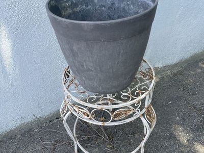12” Planter Pot and Cute Metal Plant Stand
