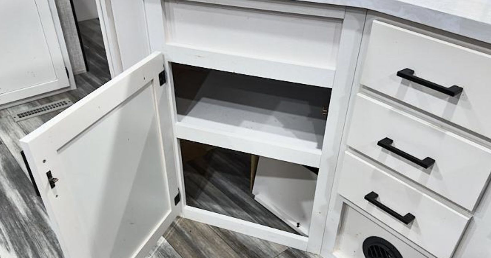 Main image 13