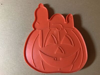 Vtg Cookie Cutter Snoopy Asleep on Jack-O-Lantern Pumpkin Peanuts Syndicate 6.5”
