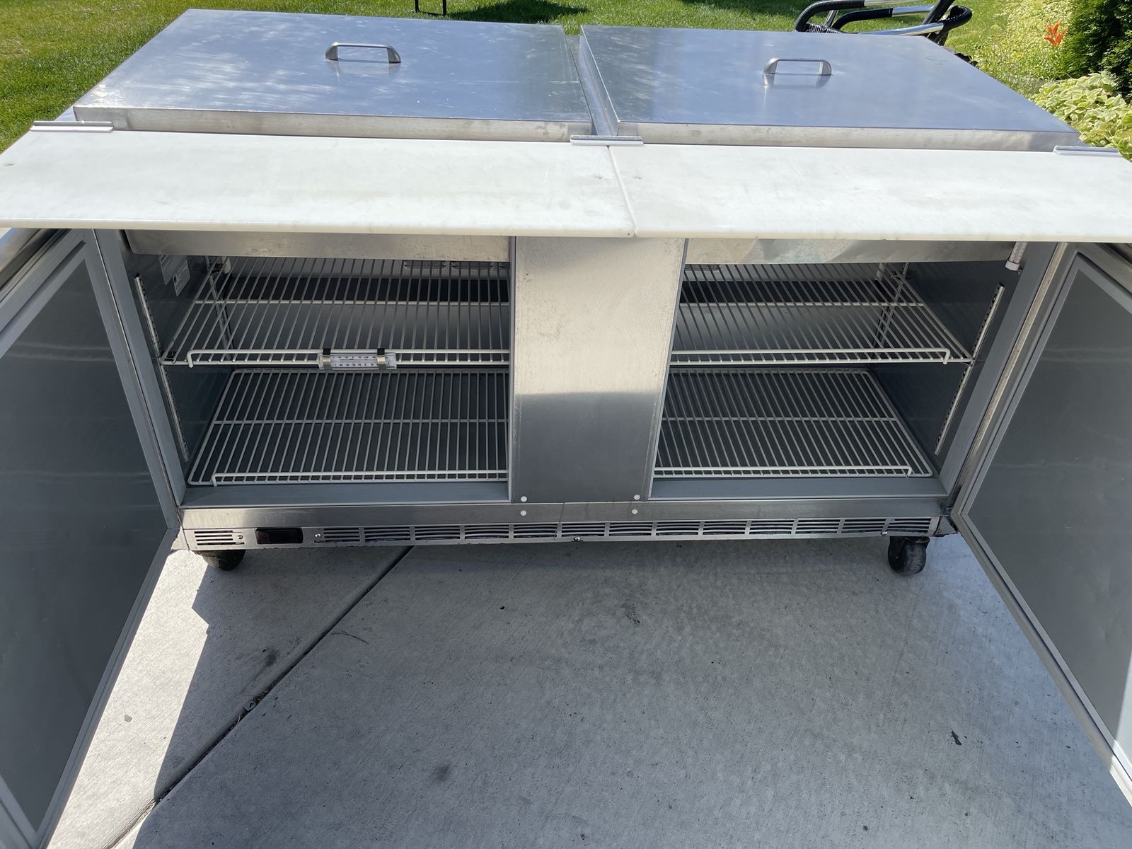 Beverage air refrigerator