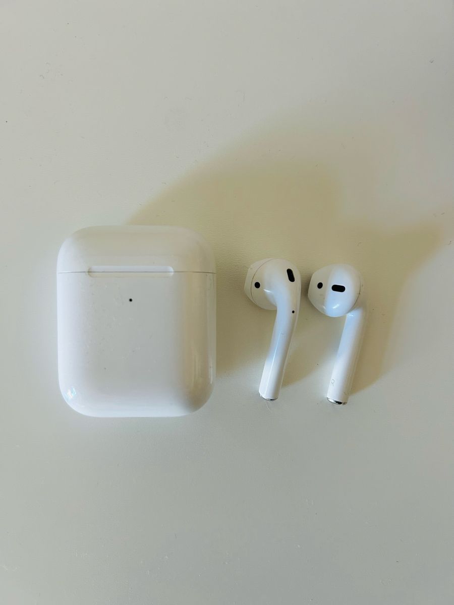 Apple AirPods 2nd Gen with Charging Case - White Wireless Earbuds