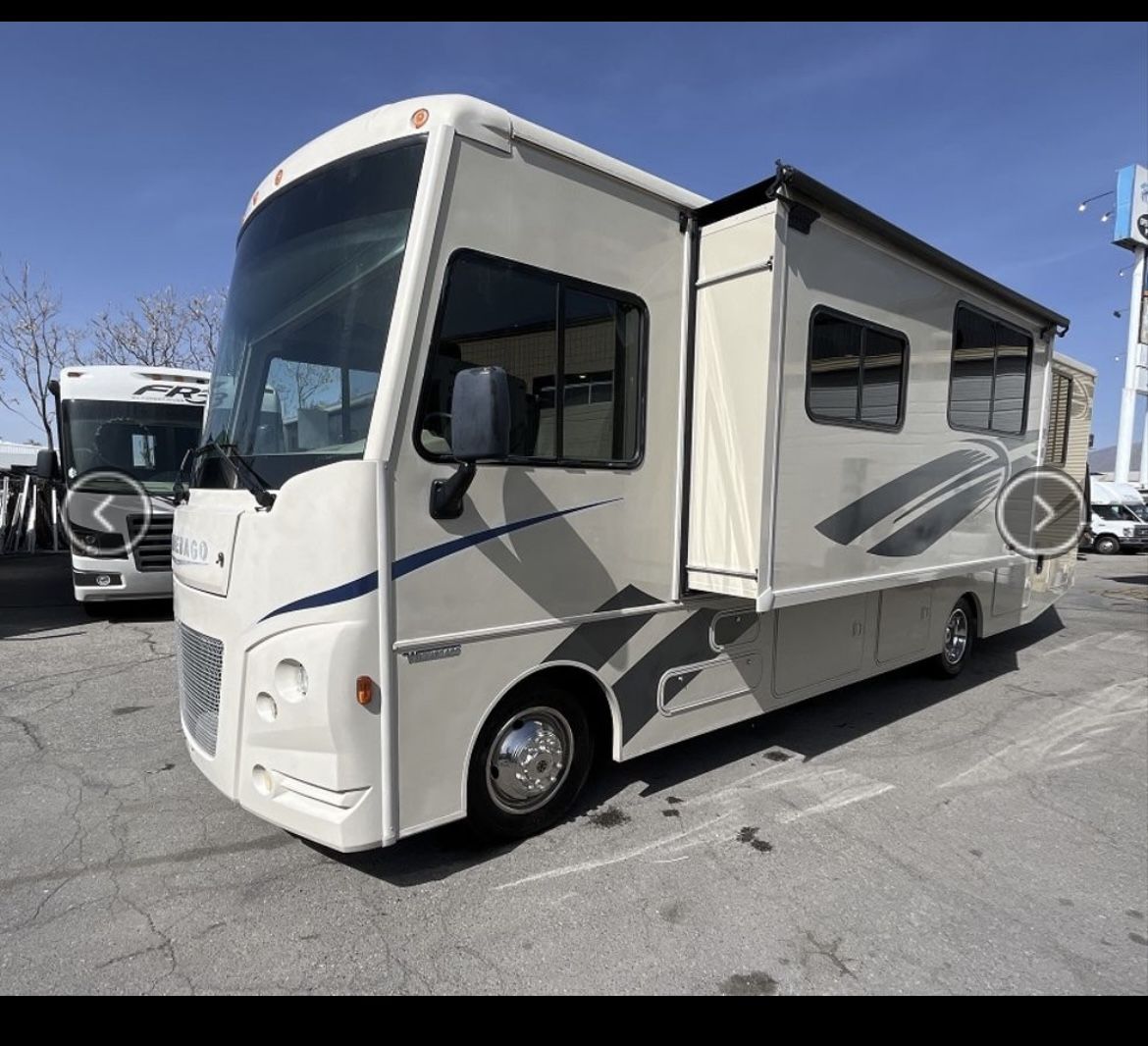 2017 Winnebago Sunstar 31k Class A Motorhome