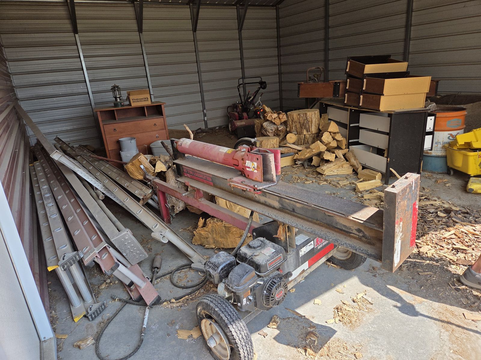 Gas powered log splitter