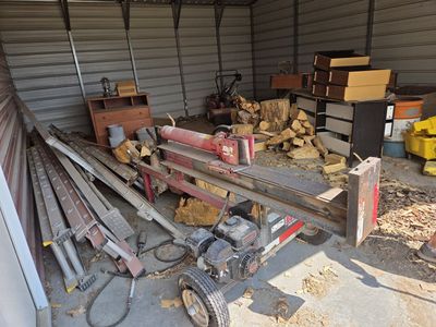 Gas powered log splitter
