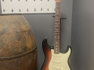 Fender Classic Series 60s Stratocaster MIM Guitar