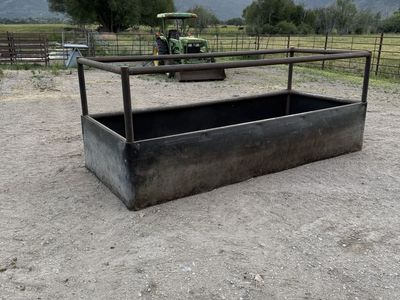 Hay manger feeder
