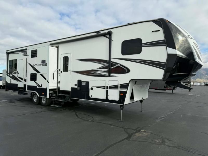 Used 2017 Dutchmen Voltage 3305