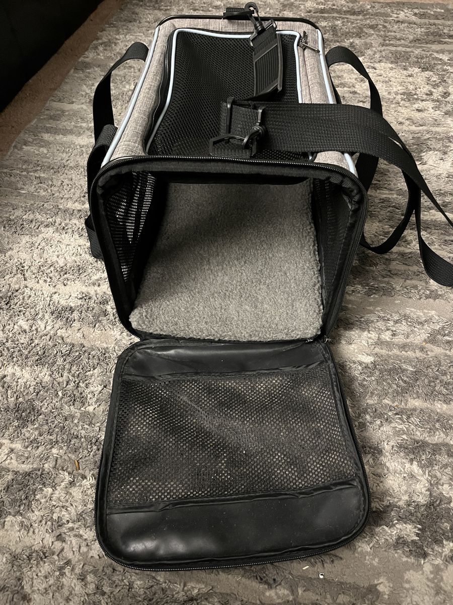 Veeoa Soft-Sided Pet Carrier - Gray/Black, Airline Approved for Small Dogs/Cats
