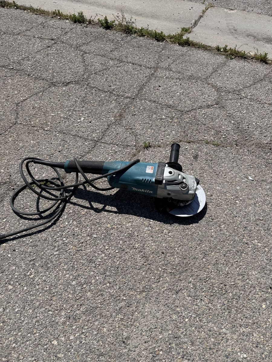 Makita 7” angle grinder