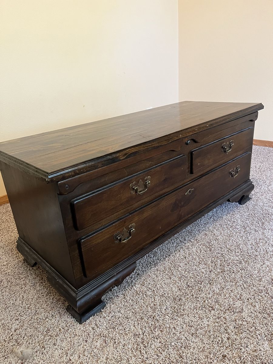 Lane 1970s cedar chest / hope chest in excellent condition