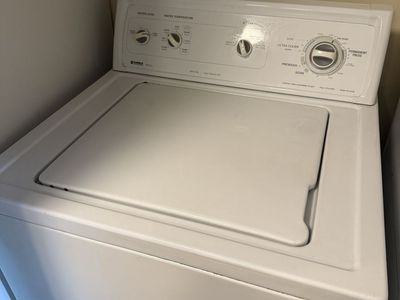 Kenmore 80 Series Washer and GE Dryer Set - White Top Load