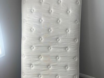 Twin Mattress Curb Alert